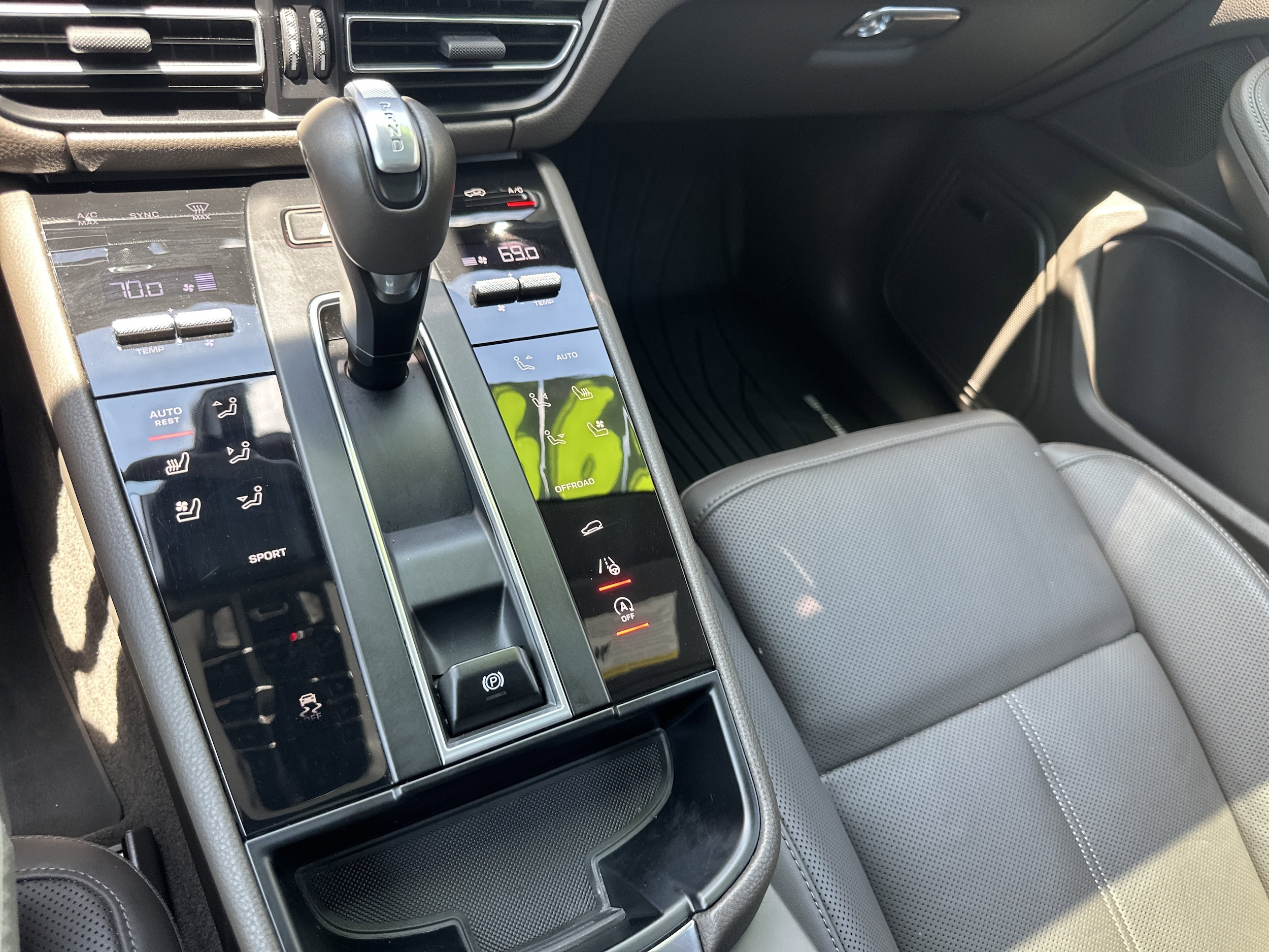 2025 Porsche Macan - Photo 19