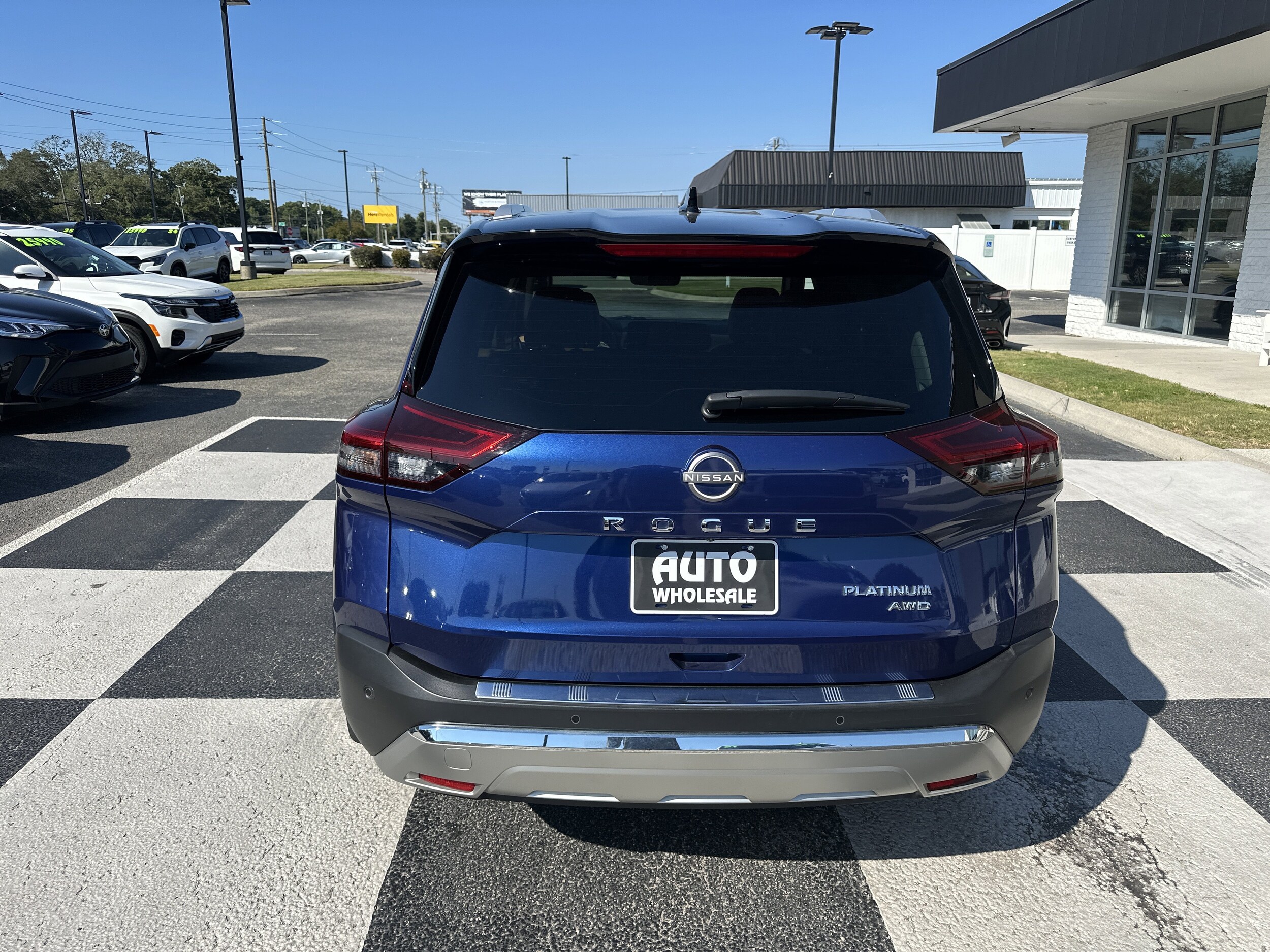 2023 Nissan Rogue Platinum photo 3