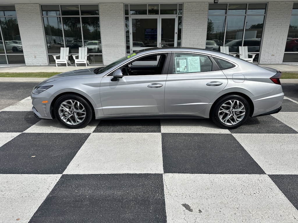 Used 2023 Hyundai Sonata SEL Sedan