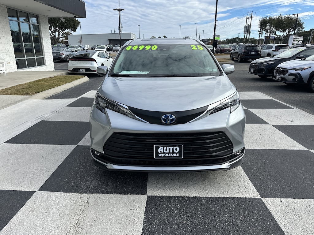 Used 2025 Toyota Sienna XLE 8 Passenger Van Passenger Van