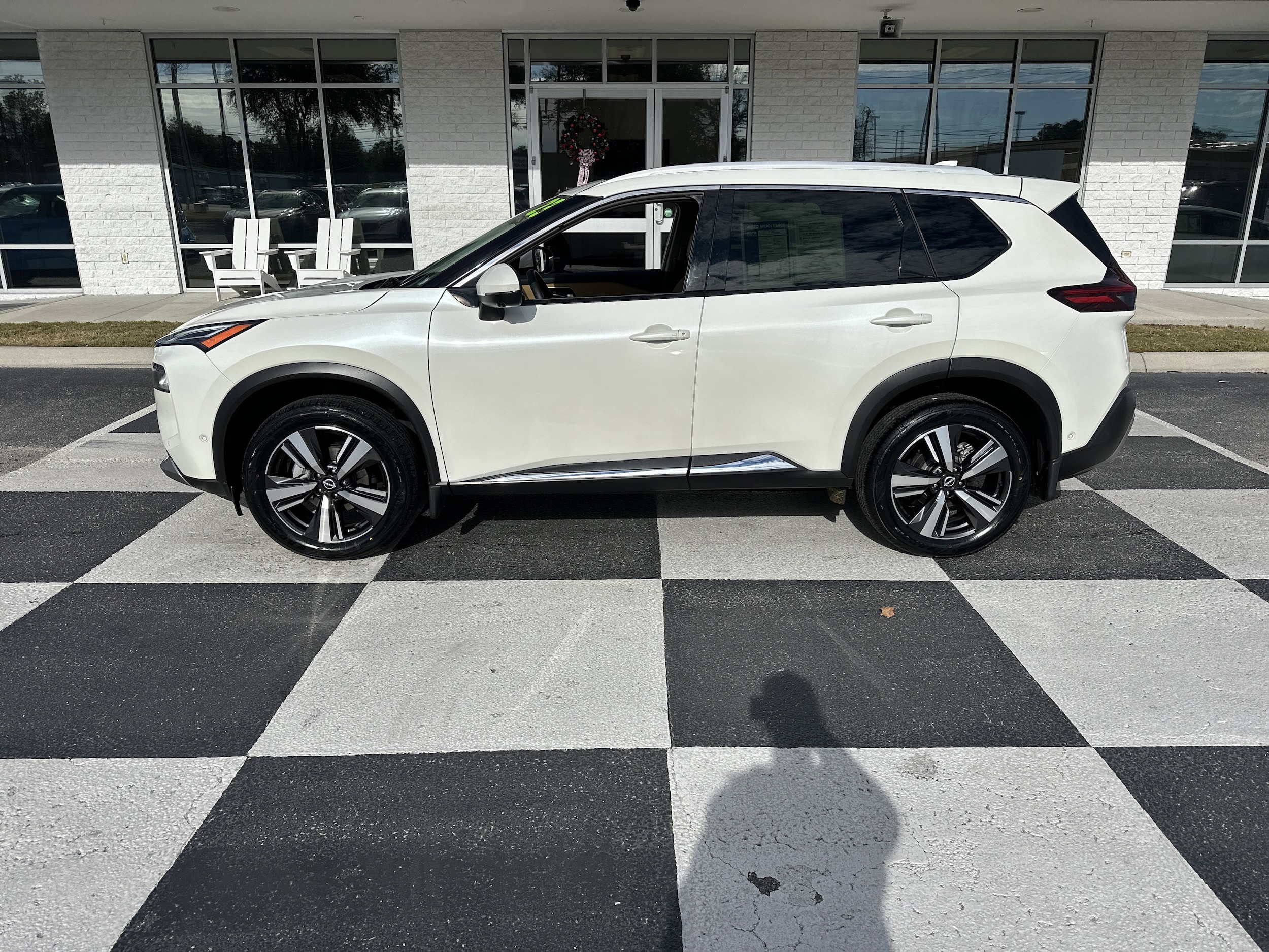 2023 Nissan Rogue Platinum's photo