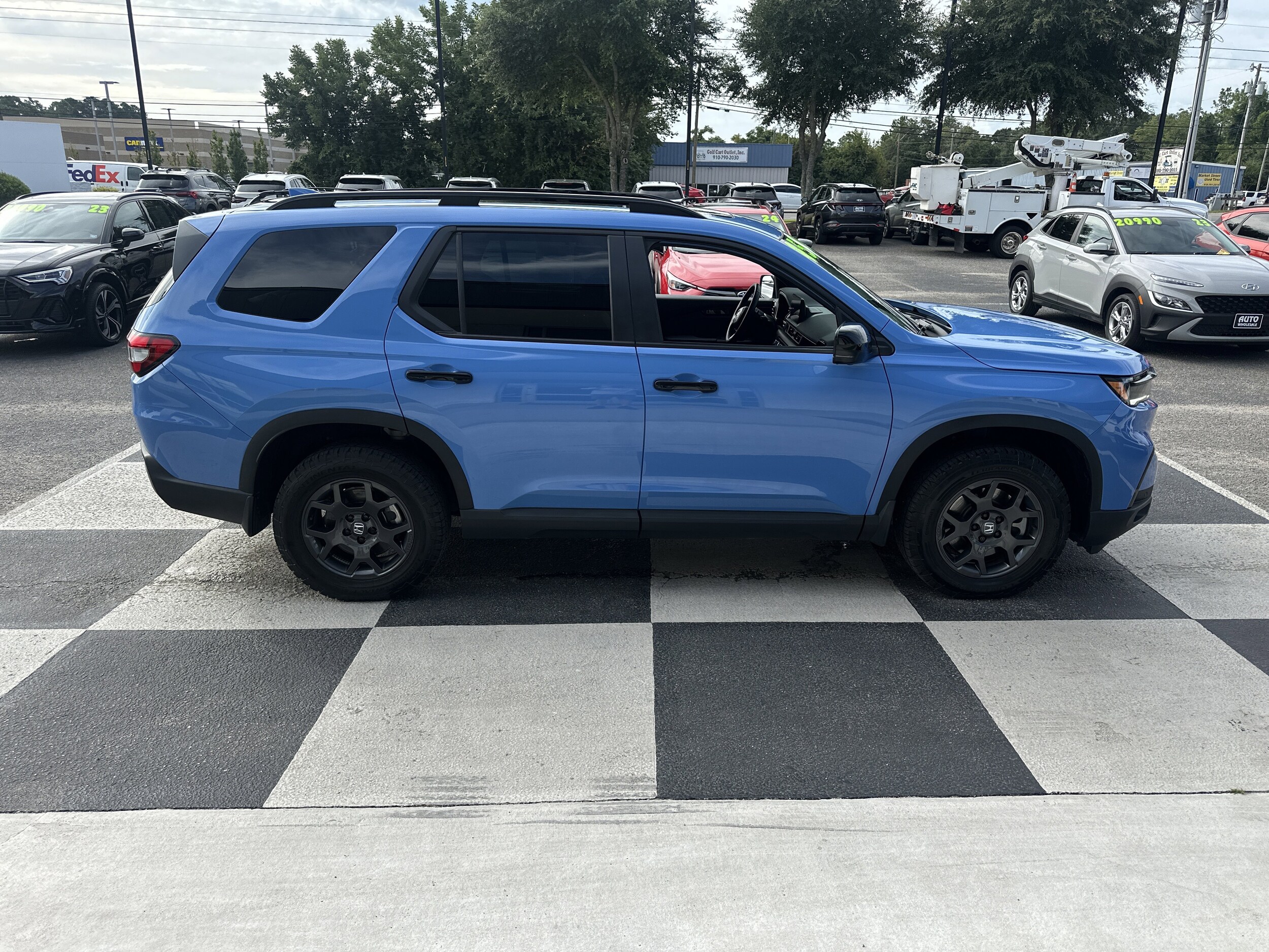 2025 Honda Pilot TrailSport photo 3