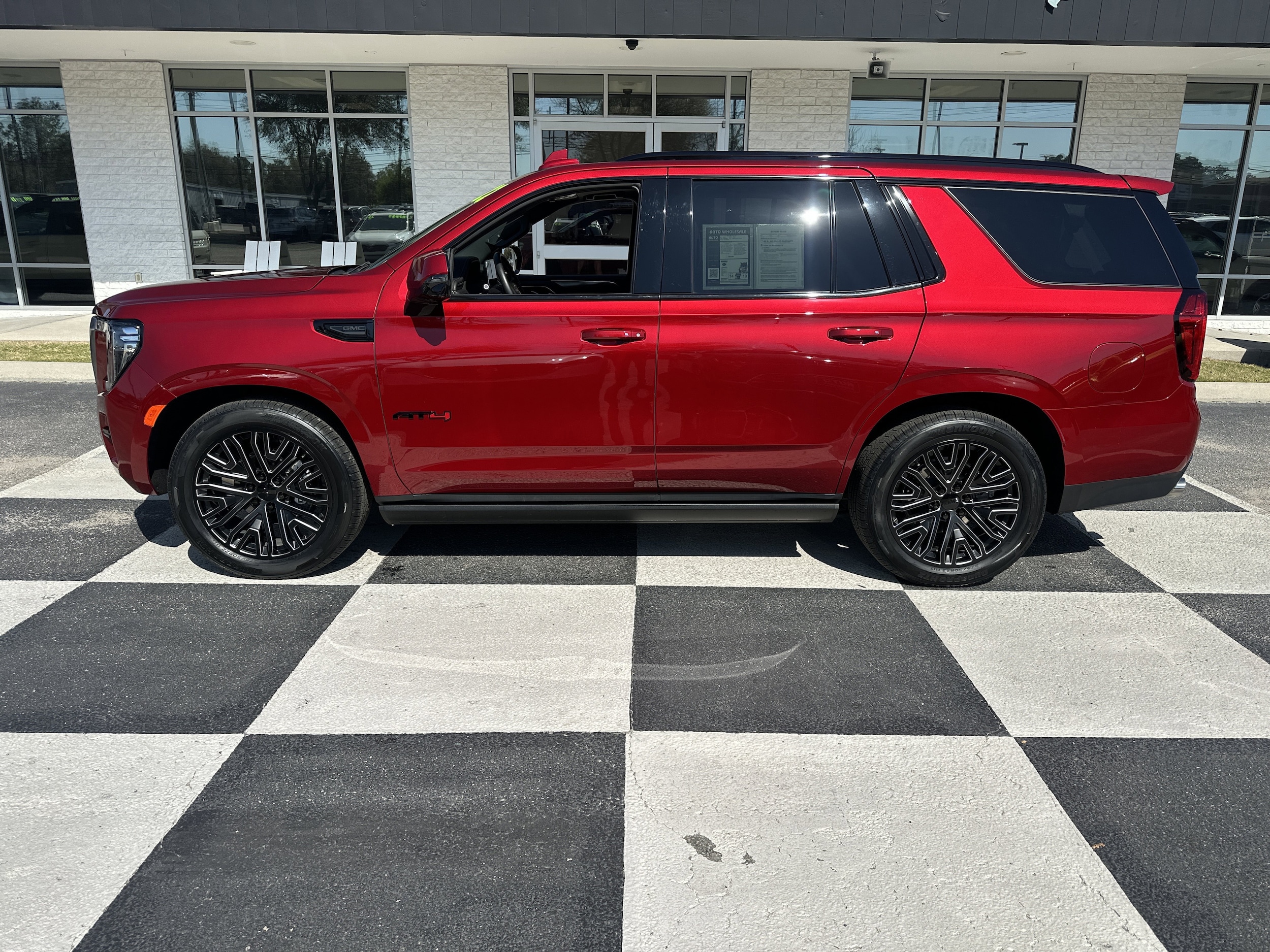 2022 GMC Yukon 4WD AT4's photo