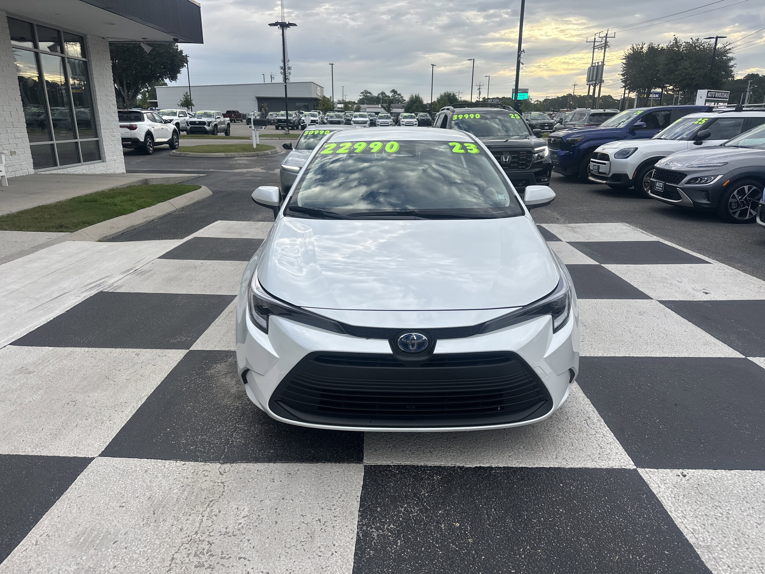 2023 Toyota Corolla Hybrid LE photo 2