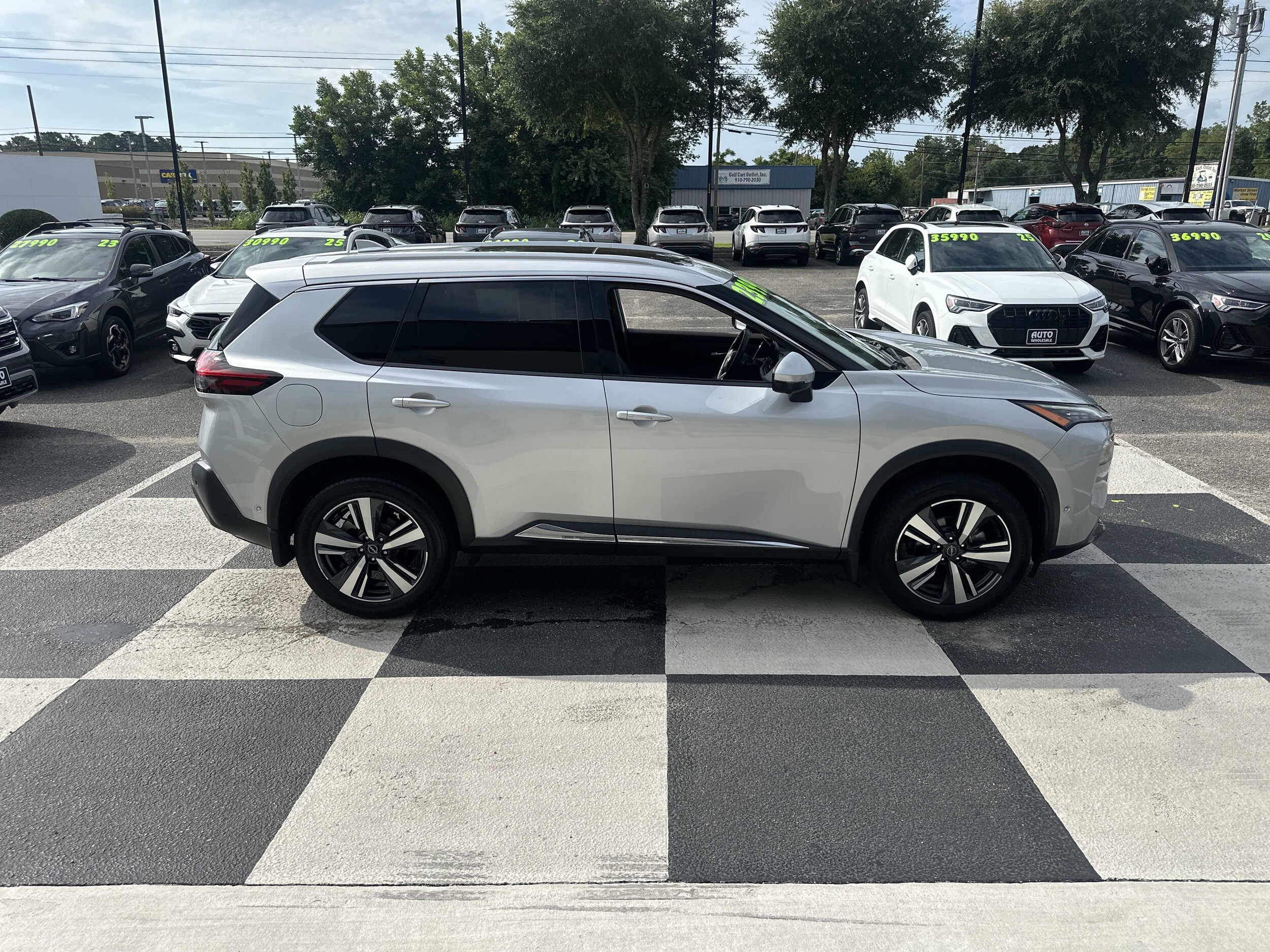 2023 Nissan Rogue SL photo 3