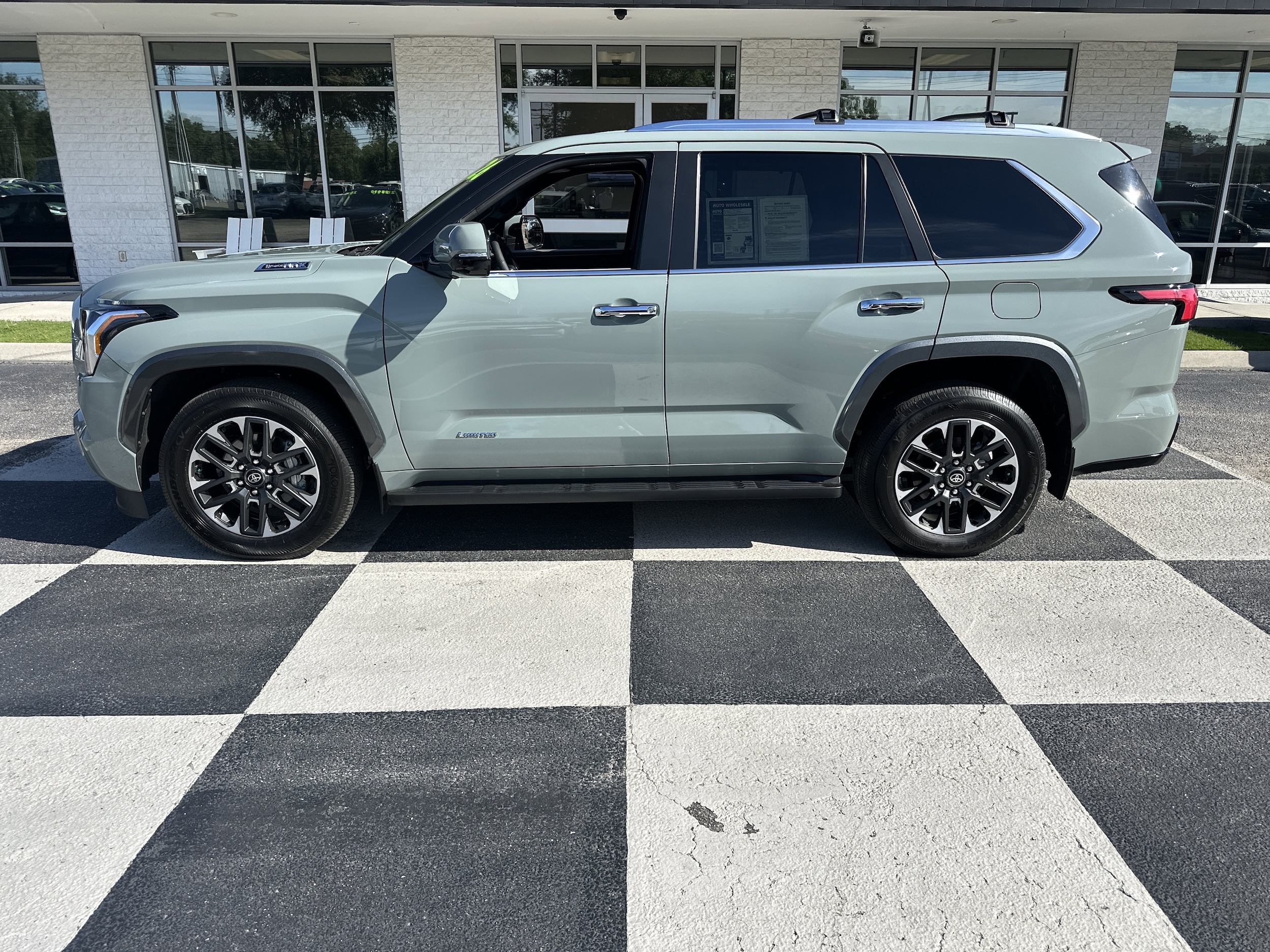 2026 Toyota Sequoia Limited 4WD i-FORCE MAX Hybrid's photo