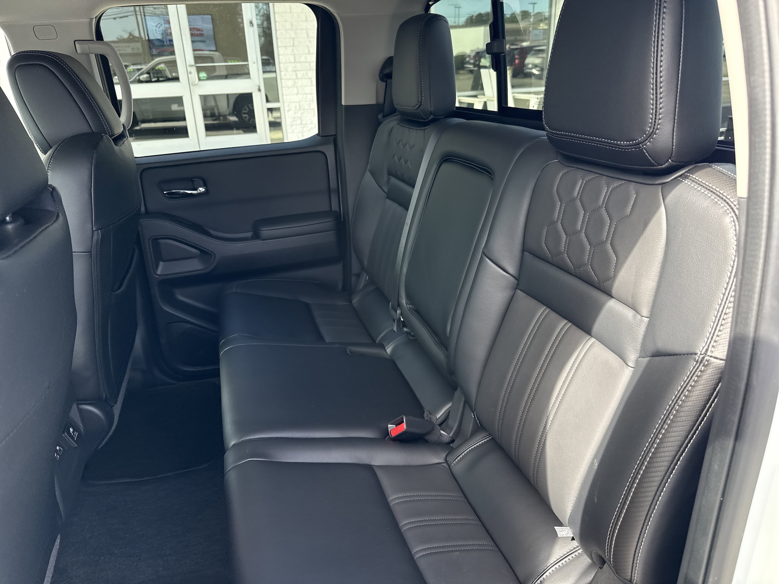 2024 Nissan Frontier SL - Photo 14