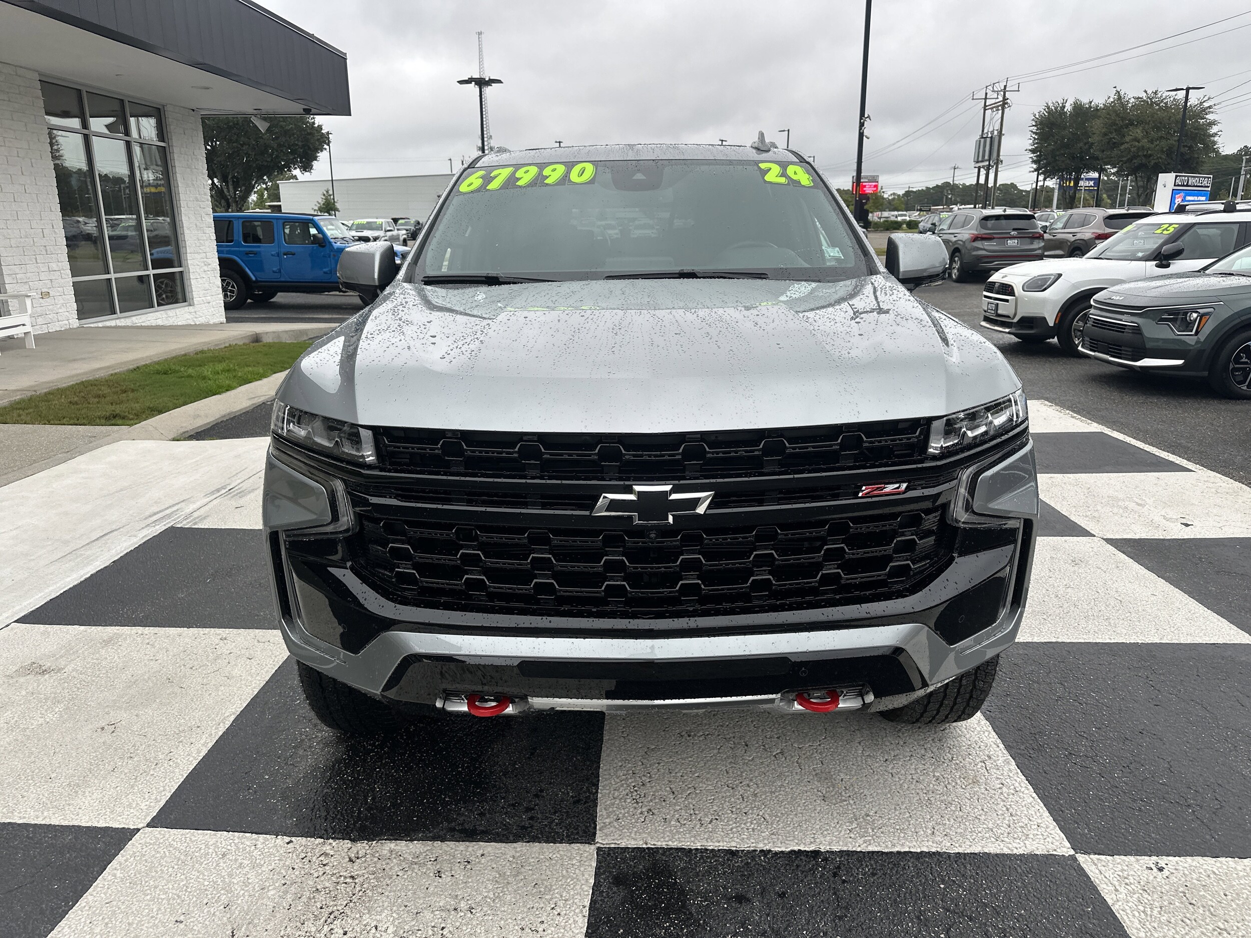 2024 Chevrolet Suburban photo 2