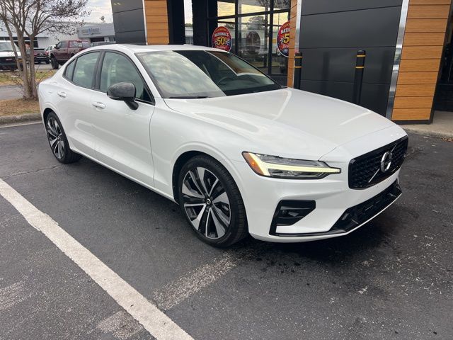 2022 Volvo S60 Momentum