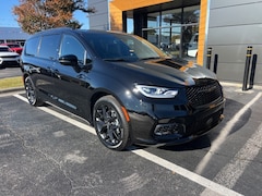 2026 Chrysler Pacifica Limited FWD Minivan