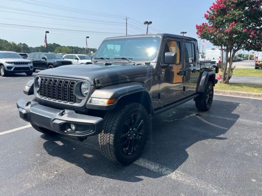 Used 2025 Jeep Gladiator Nighthawk Crew Cab