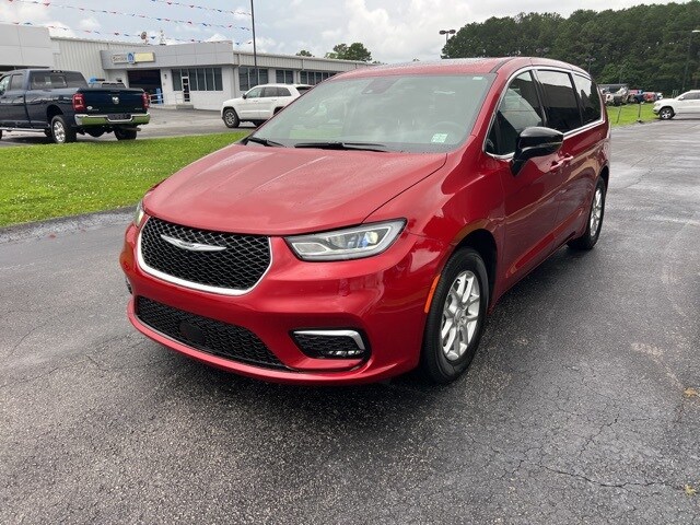 2025 Chrysler Pacifica photo 3