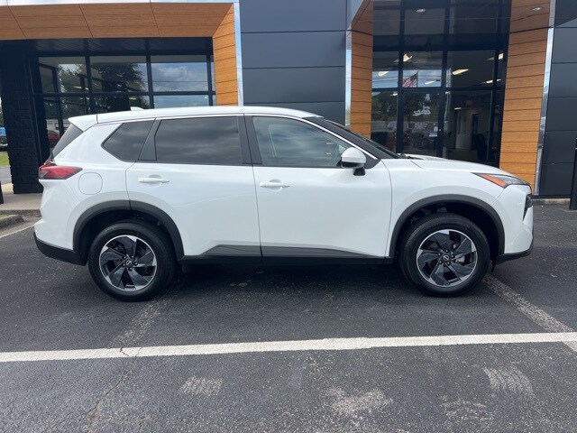 2024 Nissan Rogue SV photo 2