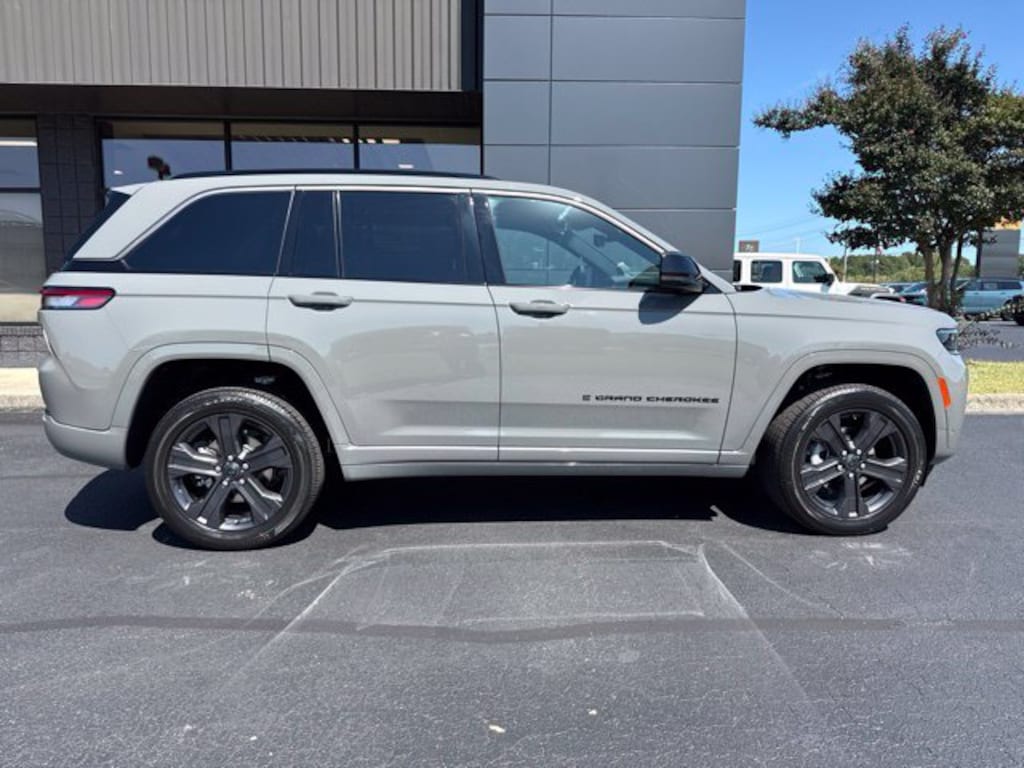 New 2027 Jeep Grand Cherokee Limited Reserve 4X4 SUV