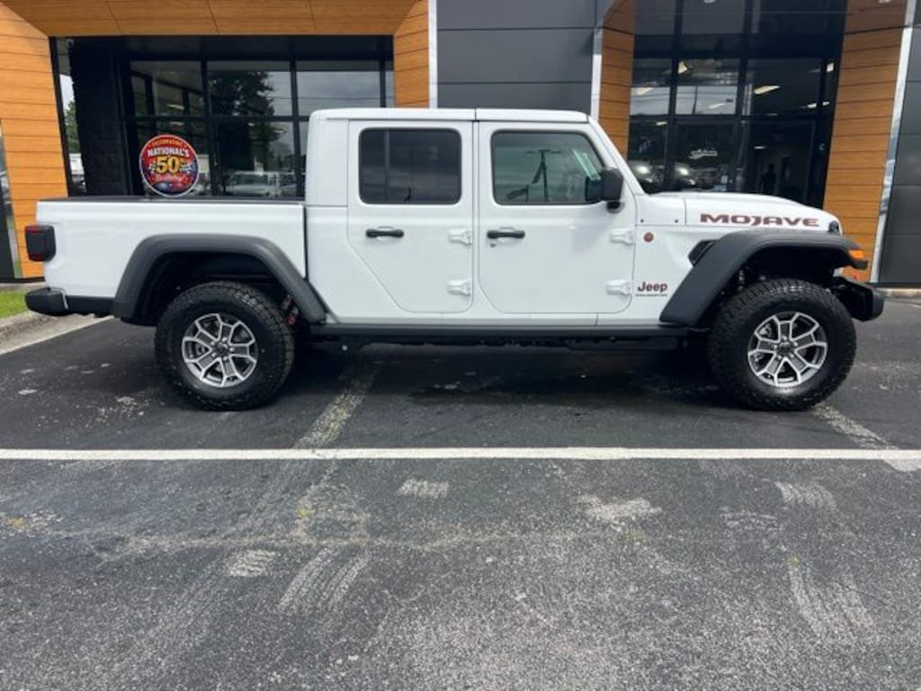 New 2026 Jeep Gladiator Mojave 4X4 Crew Cab