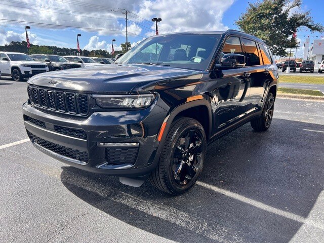 2025 Jeep Grand Cherokee Limited photo 2