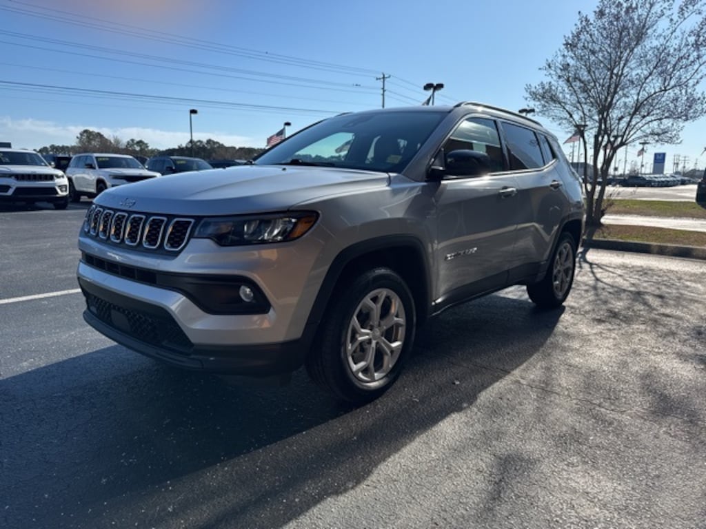 Used 2024 Jeep Compass Latitude SUV