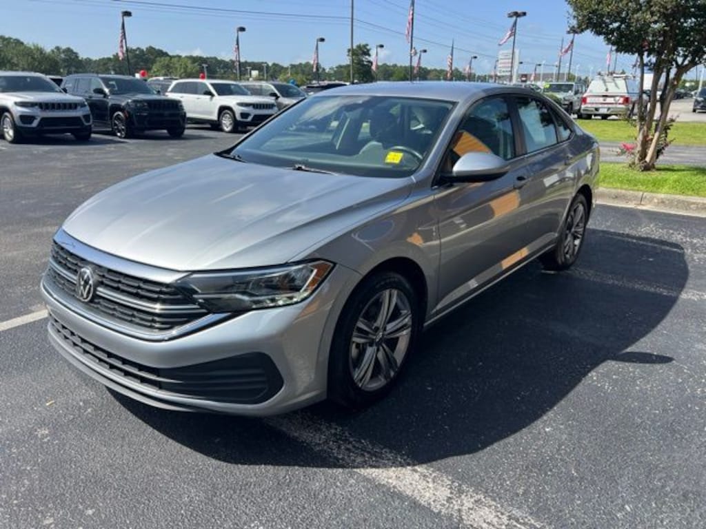 Used 2024 Volkswagen Jetta 1.5T SE Sedan