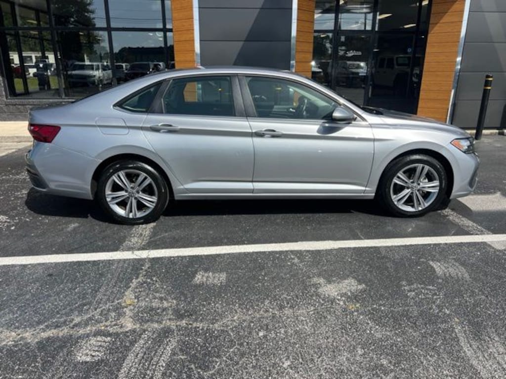 Used 2024 Volkswagen Jetta 1.5T SE Sedan