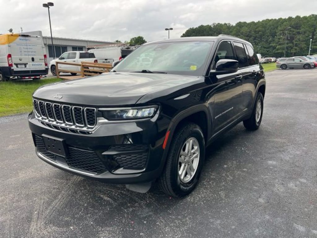 Used 2024 Jeep Grand Cherokee Laredo SUV