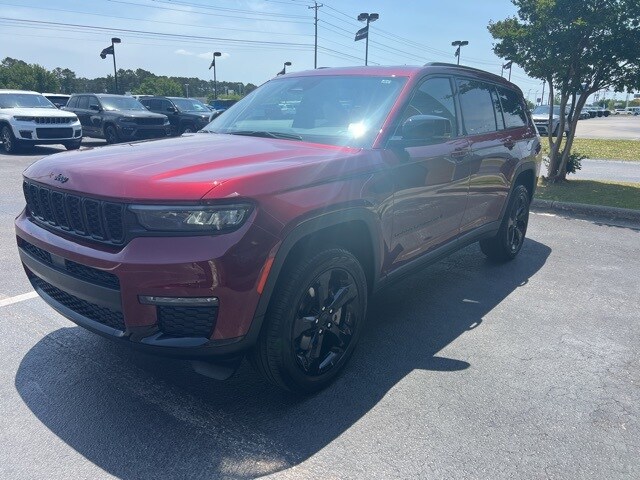 2025 Jeep Grand Cherokee Limited photo 3