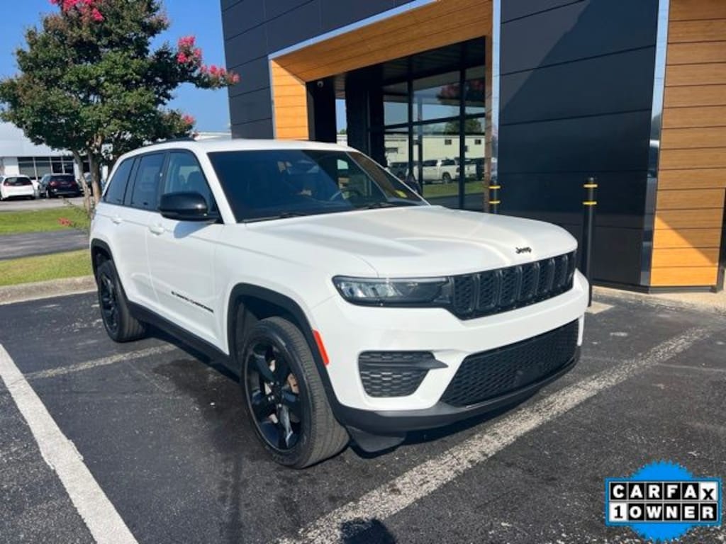Used 2024 Jeep Grand Cherokee Altitude SUV