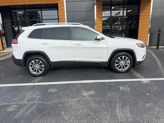 2019 Jeep Cherokee Latitude photo 2
