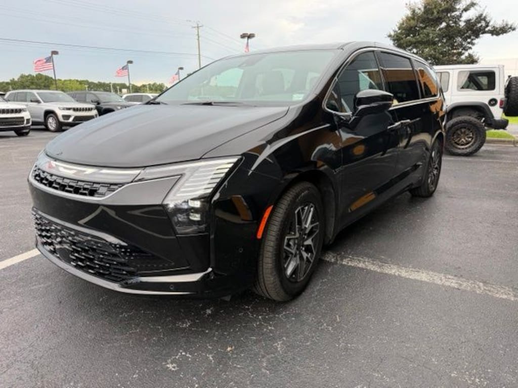 New 2027 Chrysler Pacifica Limited FWD Minivan