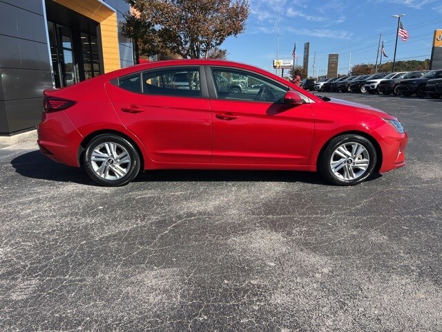 2020 Hyundai Elantra SEL photo 2