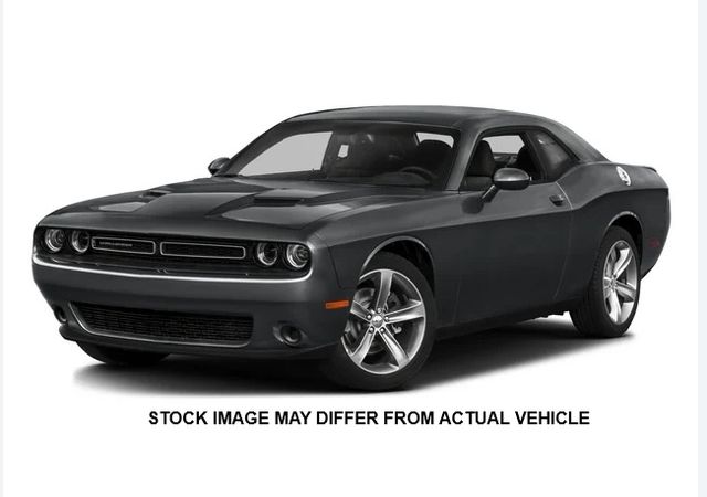 2016 Dodge Challenger SXT's photo