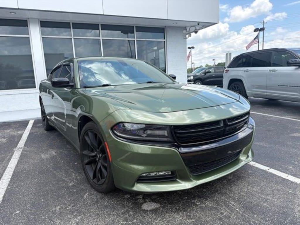 Used 2018 Dodge Charger SXT Sedan
