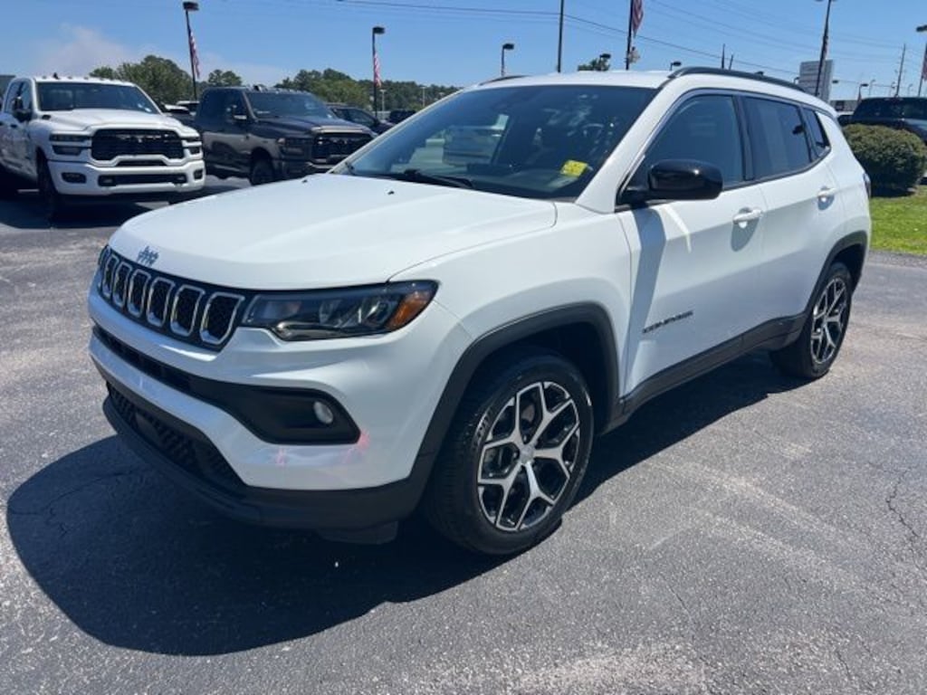 Used 2024 Jeep Compass Latitude SUV