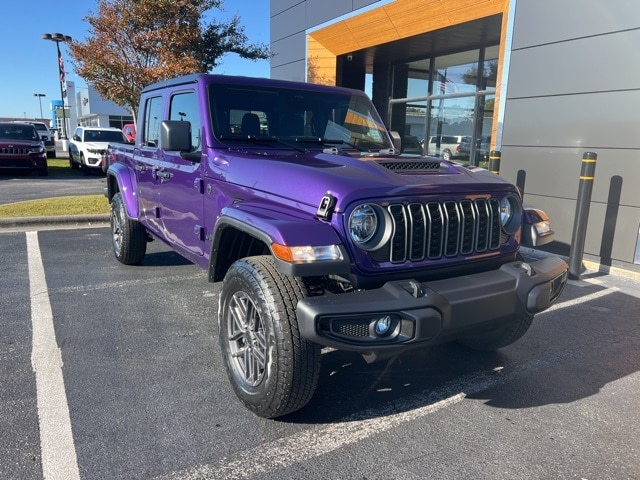 2026 Jeep Gladiator Sport S's photo