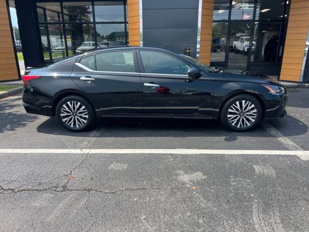 Used 2025 Nissan Altima 2.5 SV Sedan