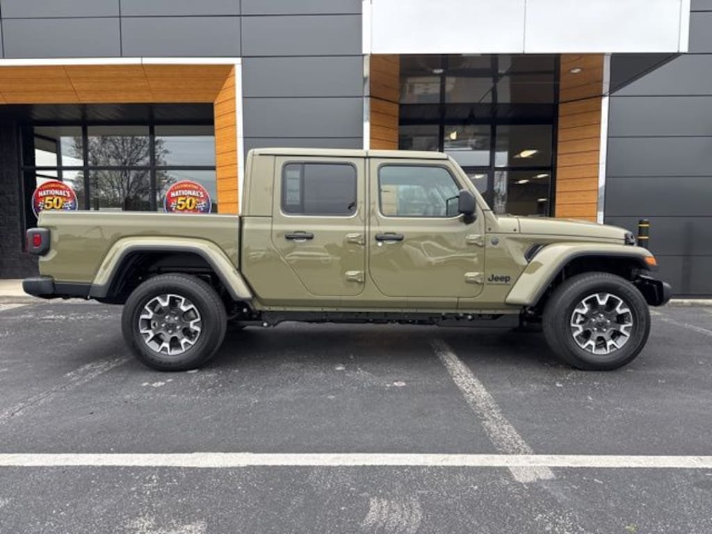 New 2026 Jeep Gladiator Sahara 4X4 Crew Cab