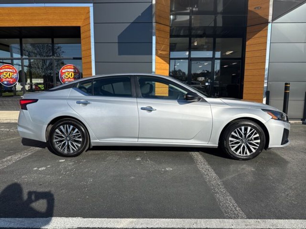 Used 2024 Nissan Altima 2.5 SV Sedan