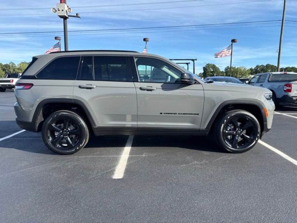 New 2027 Jeep Grand Cherokee Limited 4X4 SUV