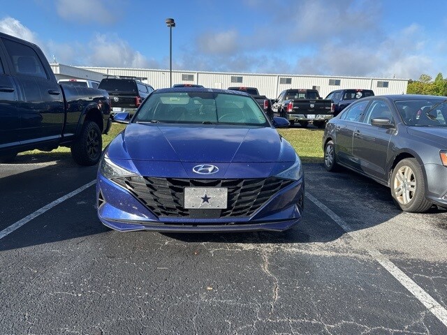 2021 Hyundai Elantra SEL photo 2