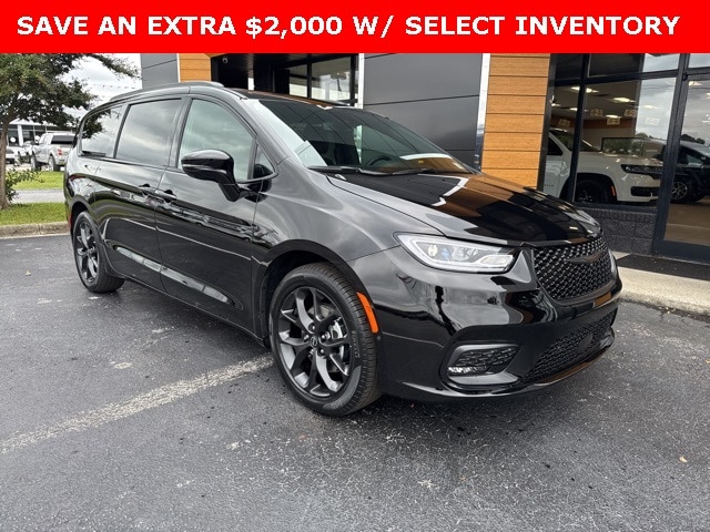 2026 Chrysler Pacifica Limited's photo