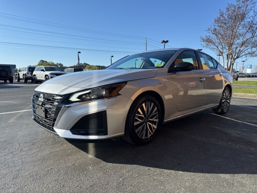 Used 2024 Nissan Altima 2.5 SV Sedan