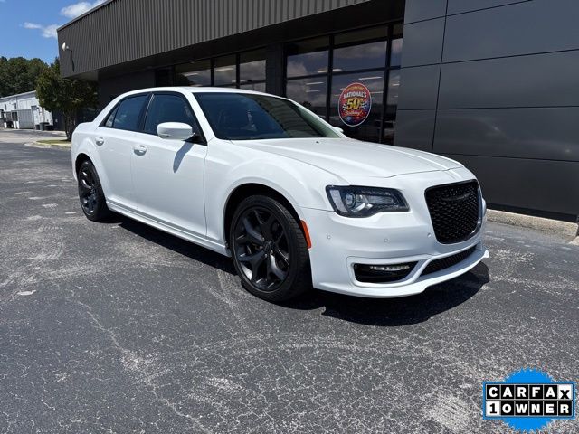 2023 Chrysler 300 Touring L RWD's photo