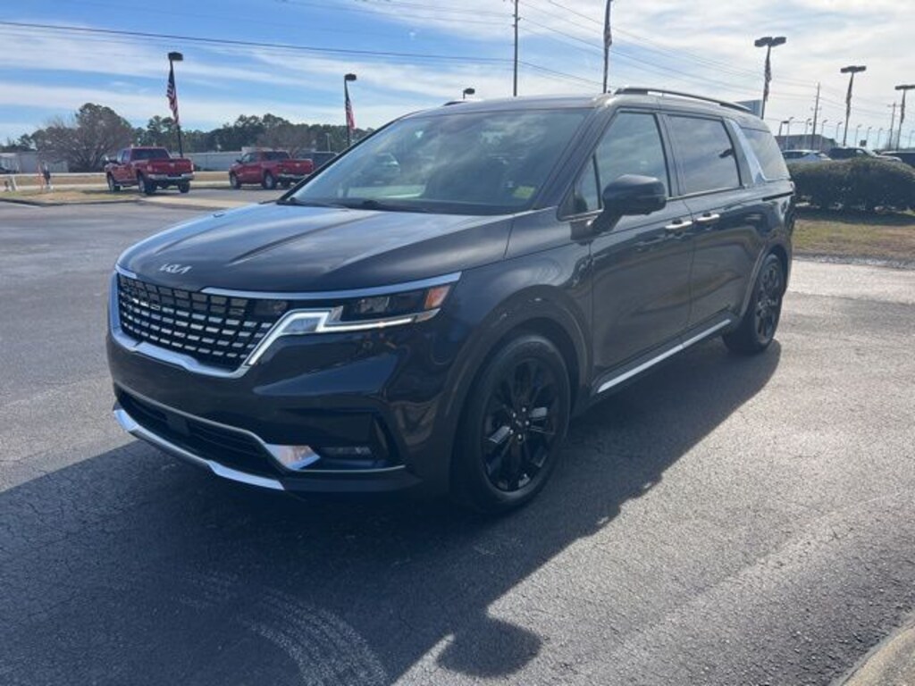 Used 2022 Kia Carnival SX Minivan