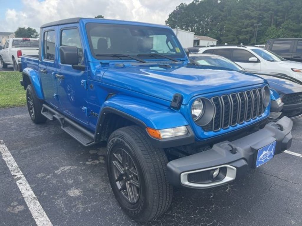 Used 2024 Jeep Gladiator Sport Crew Cab