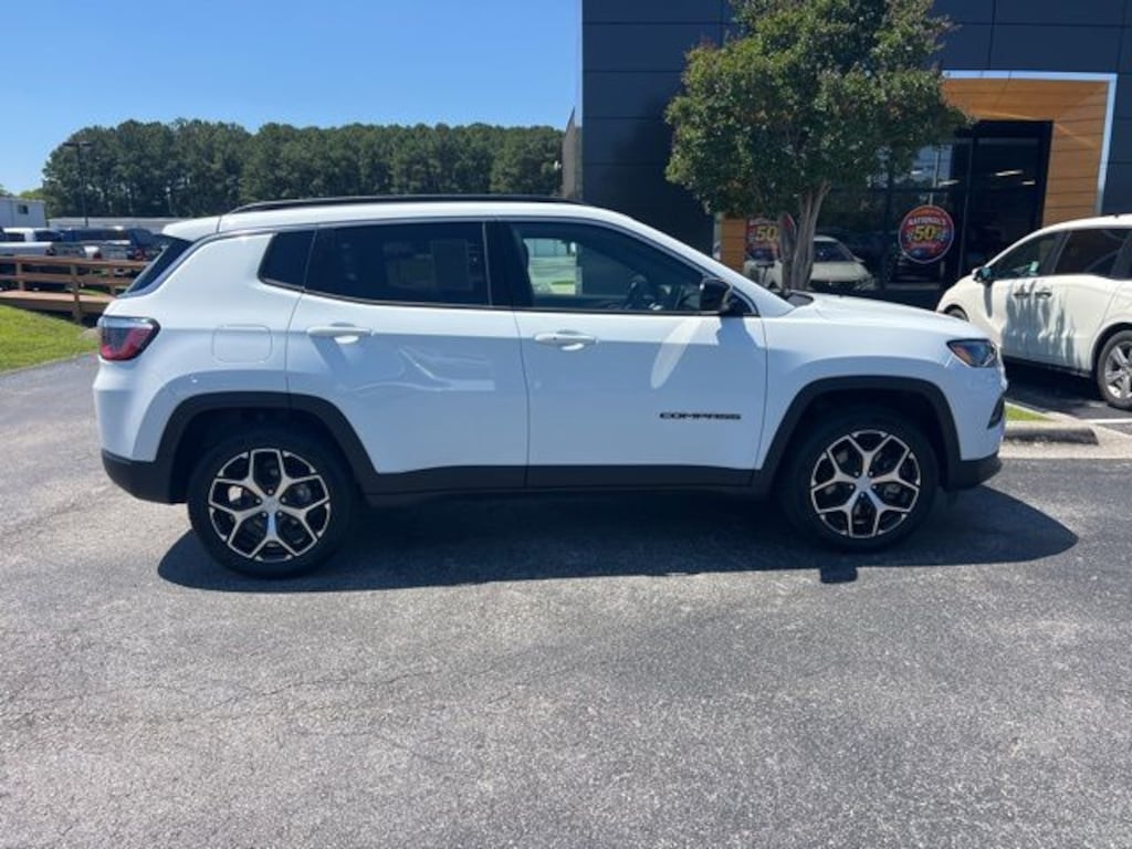 Used 2024 Jeep Compass Latitude SUV