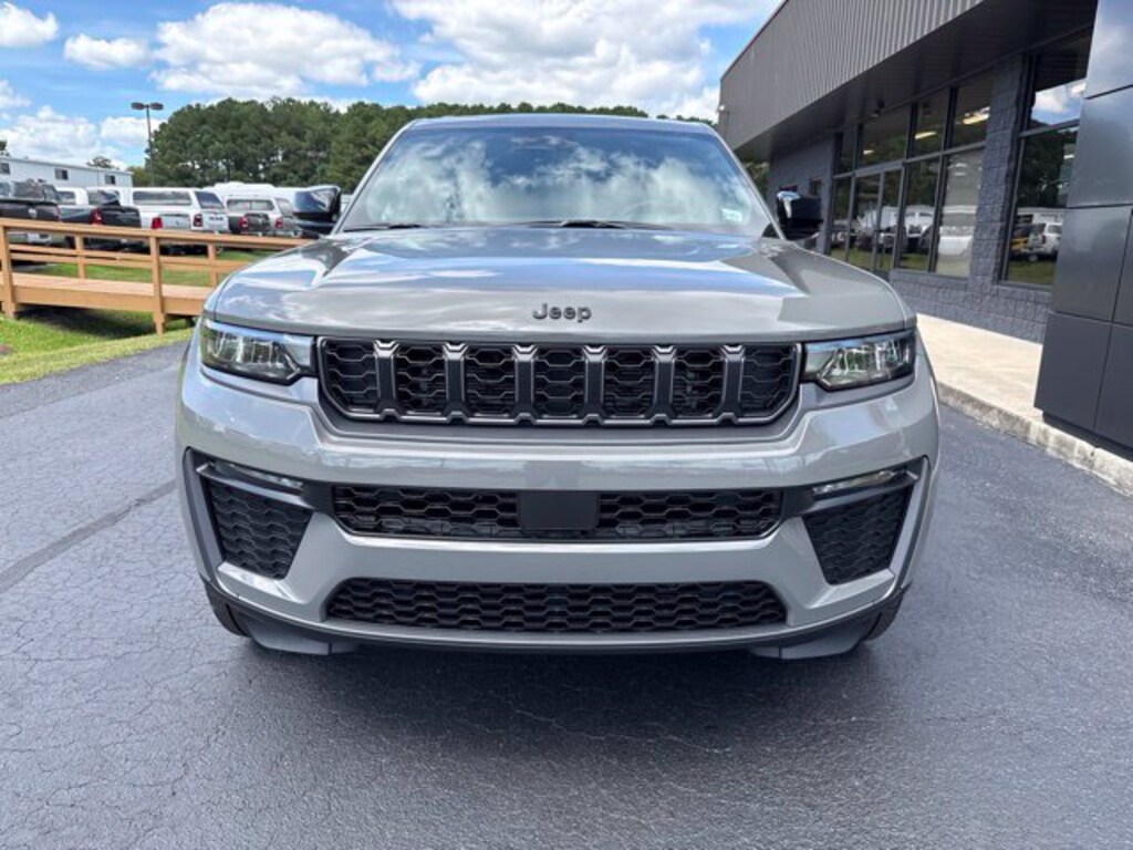 New 2027 Jeep Grand Cherokee Limited 4X4 SUV