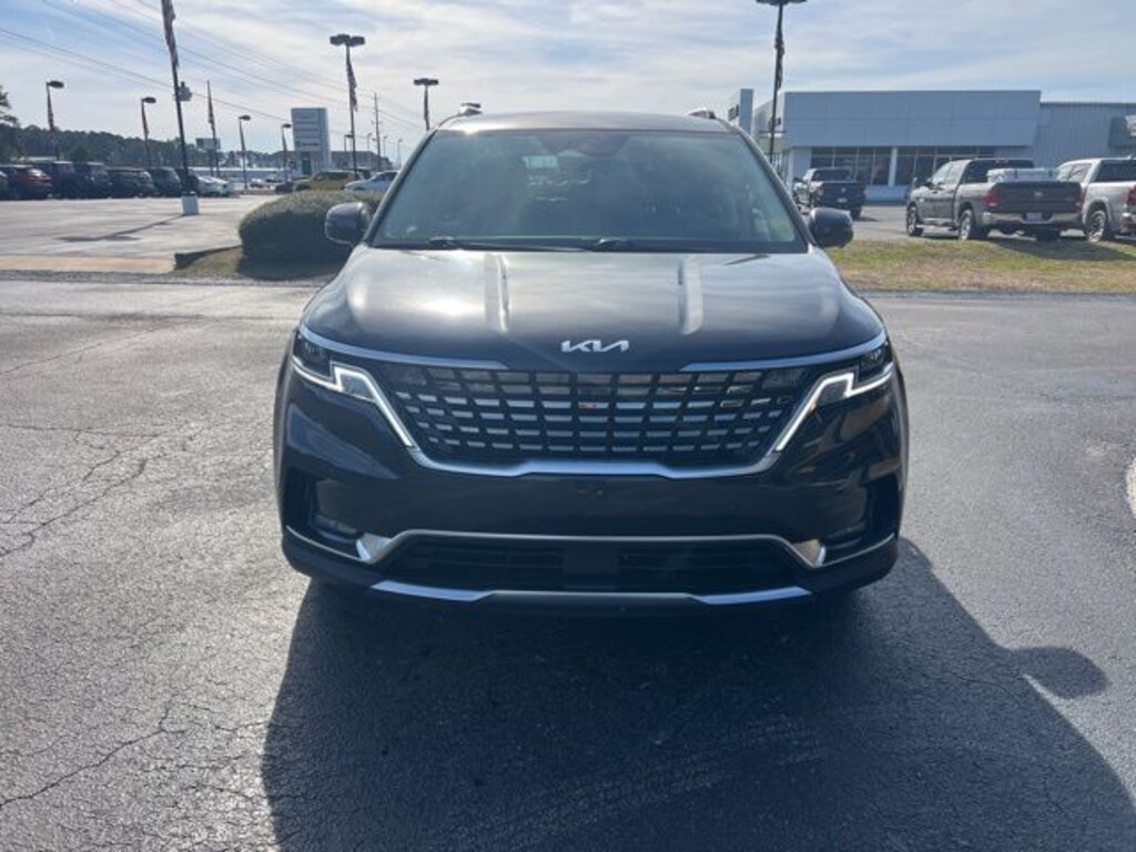 Used 2022 Kia Carnival SX Minivan