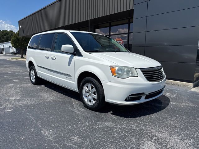 2012 Chrysler Town & Country Touring's photo