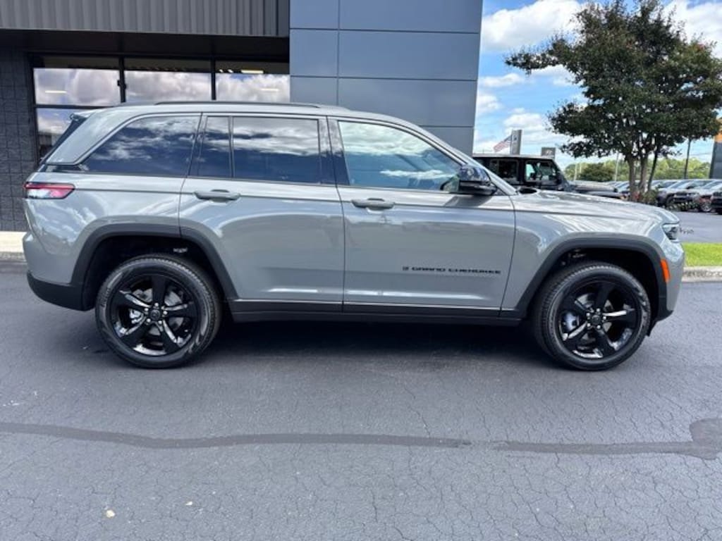 New 2027 Jeep Grand Cherokee Limited 4X4 SUV