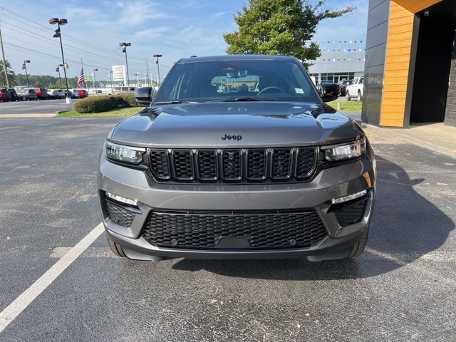 2025 Jeep Grand Cherokee Limited photo 3