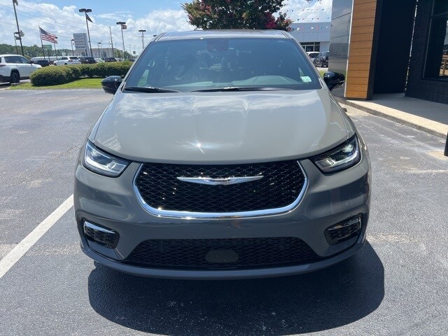 2025 Chrysler Pacifica photo 3